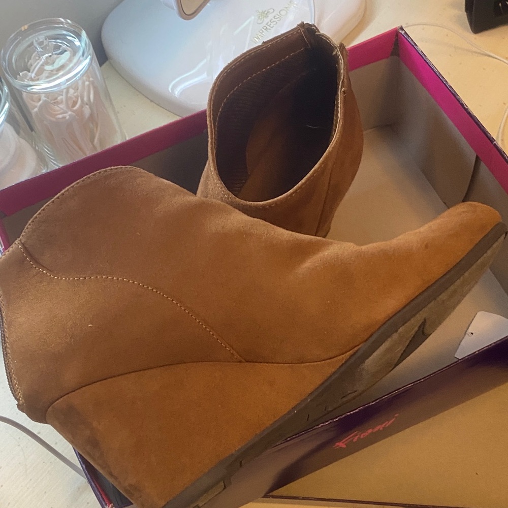FIONI Clothing Tan Suede Wedge Boots